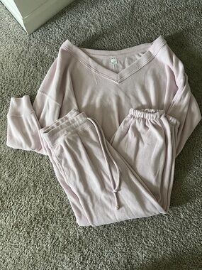 Gilly Hicks Ribbed V-Neck Lounge Set in Light Pink